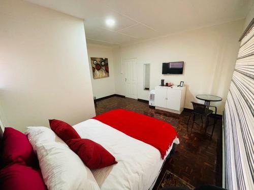Hostal Aha Airport Accommodation