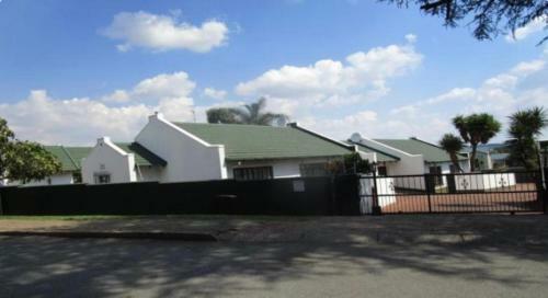 Impeccable 3-bed House In Krugersdorp