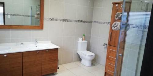 Hostal Gold Crest Guesthouse