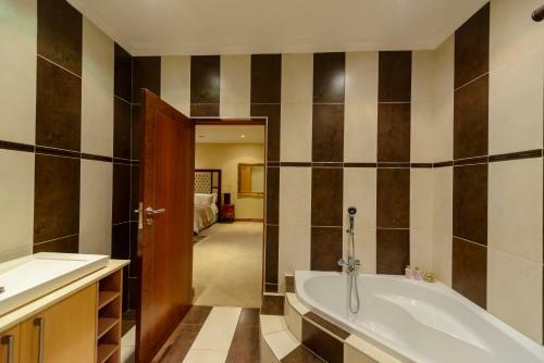 Equestrian Royal Hotel Boutique & Spa