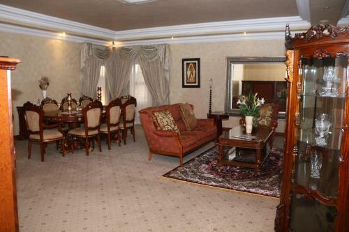 Equestrian Royal Hotel Boutique & Spa