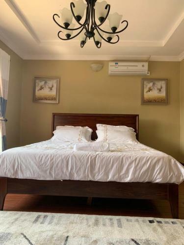 3 Bedrooms In An Apartment In Mass Media