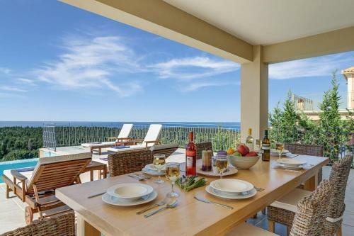 Antipata Villa Sleeps 6 Pool Air Con Wifi