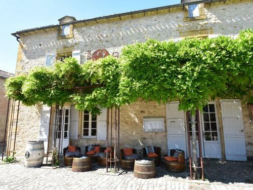 Charming Holiday Home In Prats-du-perigord With Pool