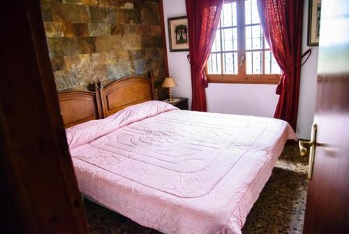 Caules Villa Sleeps 8 Pool Wifi