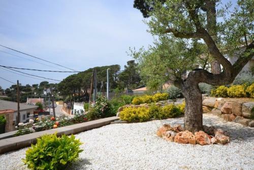 Caules Villa Sleeps 6 Pool Wifi