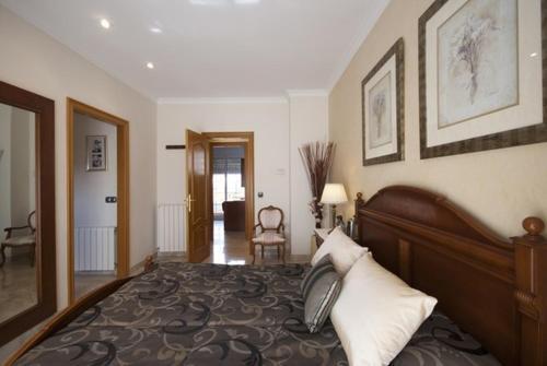 Lloret de Mar Villa Sleeps 8 Pool Wifi