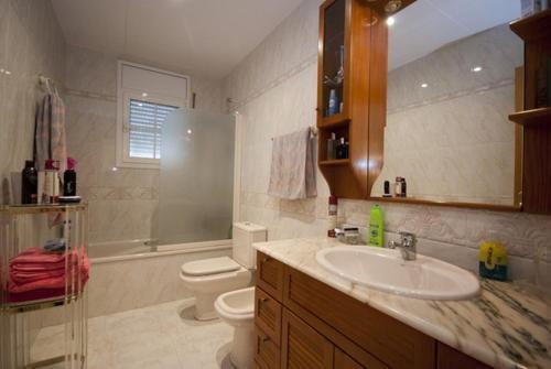 Lloret de Mar Villa Sleeps 8 Pool Wifi