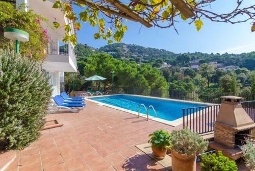 Lloret de Mar Villa Sleeps 6 Pool Wifi