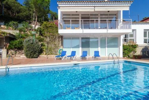 Lloret de Mar Villa Sleeps 6 Pool Wifi