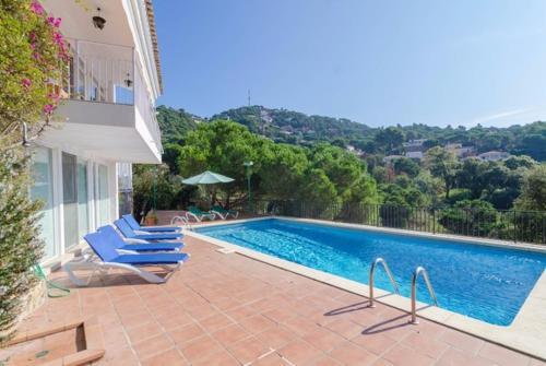 Lloret de Mar Villa Sleeps 6 Pool Wifi