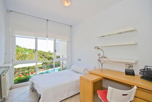 Lloret de Mar Villa Sleeps 6 Pool Wifi