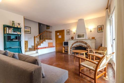 Lloret de Mar Villa Sleeps 8 Pool Wifi