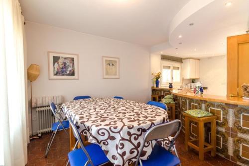 Lloret de Mar Villa Sleeps 8 Pool Wifi