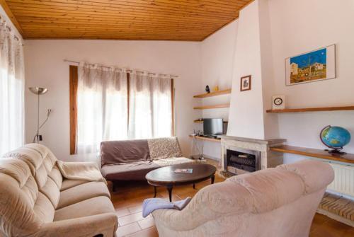 Lloret de Mar Villa Sleeps 6 Pool Wifi