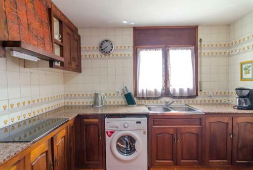 Lloret de Mar Villa Sleeps 6 Pool Wifi