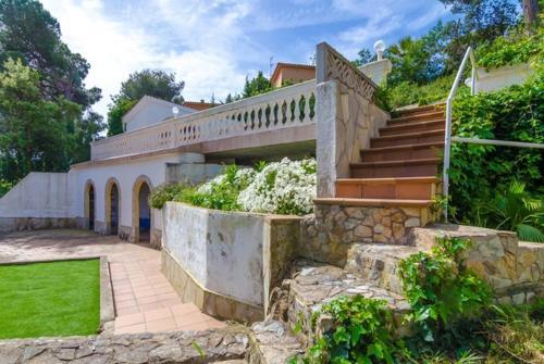 Lloret de Mar Villa Sleeps 6 Pool Wifi