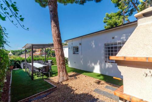 Lloret de Mar Villa Sleeps 12 Pool Wifi