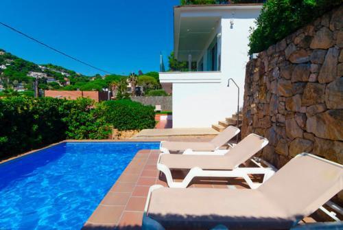 Lloret de Mar Villa Sleeps 12 Pool Wifi