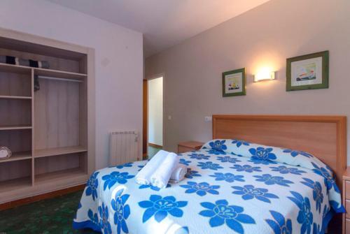 Lloret de Mar Villa Sleeps 12 Pool Wifi