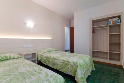 Lloret de Mar Villa Sleeps 12 Pool Wifi