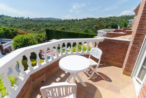 Lloret de Mar Villa Sleeps 8 Pool Air Con Wifi