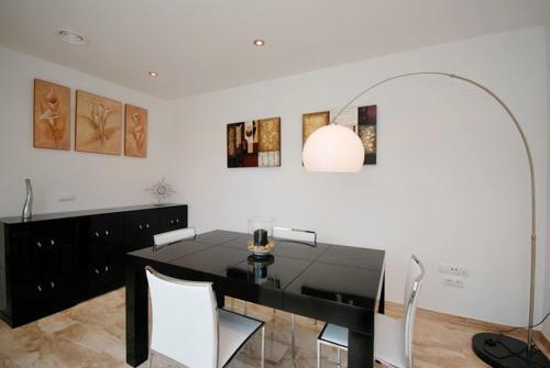 Lloret de Mar Villa Sleeps 8 Pool Air Con Wifi