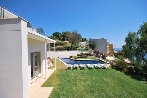 Lloret de Mar Villa Sleeps 8 Pool Air Con Wifi
