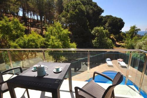Lloret de Mar Villa Sleeps 11 Pool Wifi