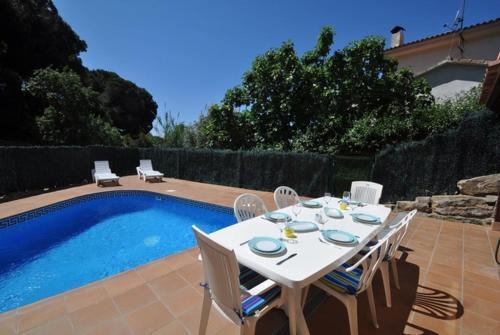 Lloret de Mar Villa Sleeps 11 Pool Wifi