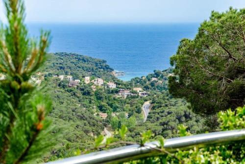 Lloret de Mar Villa Sleeps 8 Pool Air Con Wifi