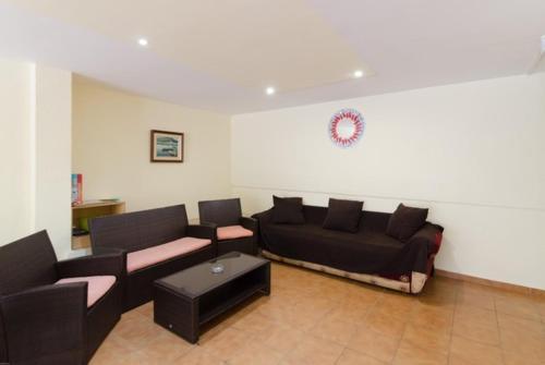 Lloret de Mar Villa Sleeps 12 Pool Wifi