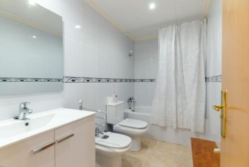 Lloret de Mar Villa Sleeps 12 Pool Wifi