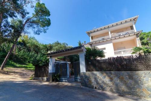 Lloret de Mar Villa Sleeps 12 Pool Wifi