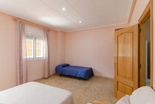 Lloret de Mar Villa Sleeps 12 Pool Wifi