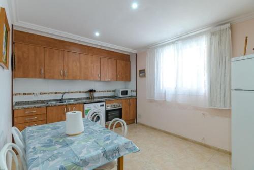 Lloret de Mar Villa Sleeps 12 Pool Wifi