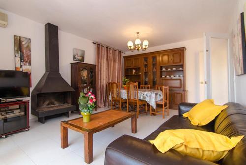 Lloret de Mar Villa Sleeps 6 Pool Wifi