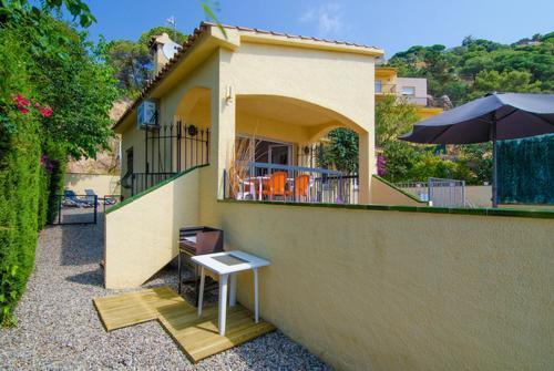 Lloret de Mar Villa Sleeps 6 Pool Wifi