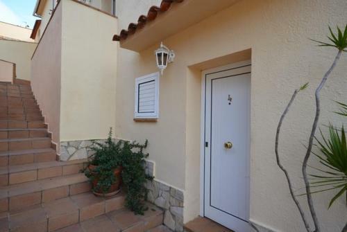 Lloret de Mar Villa Sleeps 8 Pool Wifi