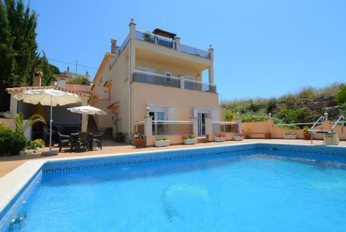 Lloret de Mar Villa Sleeps 8 Pool Wifi