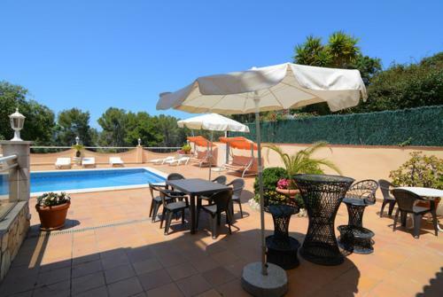 Lloret de Mar Villa Sleeps 8 Pool Wifi