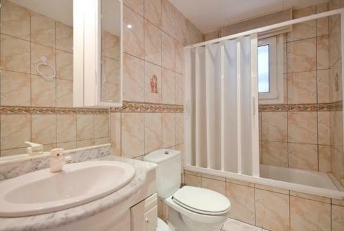 Lloret de Mar Villa Sleeps 8 Pool Wifi