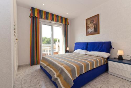 Lloret de Mar Villa Sleeps 8 Pool Wifi