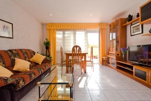 Lloret de Mar Villa Sleeps 8 Pool Wifi