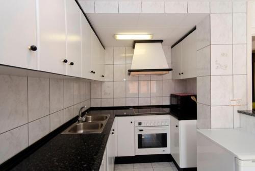 Lloret de Mar Villa Sleeps 8 Pool Wifi