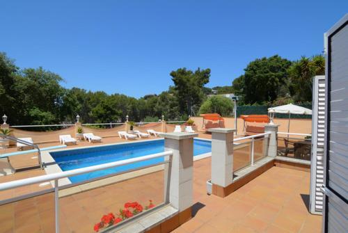 Lloret de Mar Villa Sleeps 8 Pool Wifi