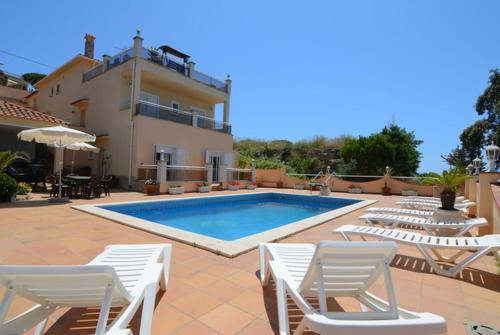 Lloret de Mar Villa Sleeps 8 Pool Wifi