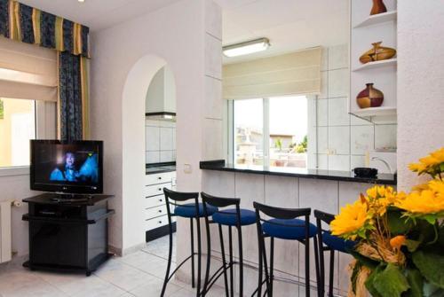 Lloret de Mar Villa Sleeps 8 Pool Wifi
