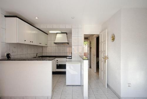 Lloret de Mar Villa Sleeps 8 Pool Wifi