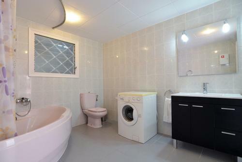 Lloret de Mar Villa Sleeps 12 Pool Wifi